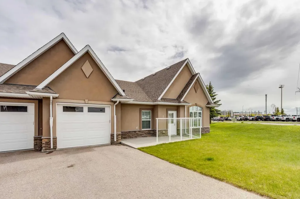 20 River Heights View Cochrane AB T4C 0M9