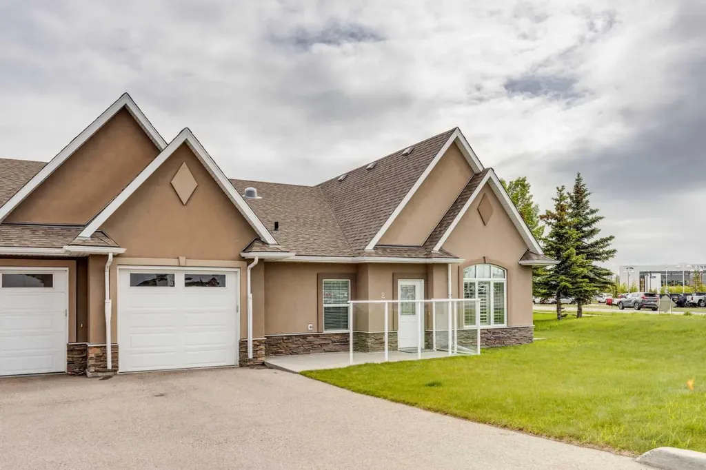 20 River Heights View Cochrane AB T4C 0M9
