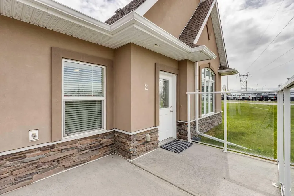 20 River Heights View Cochrane AB T4C 0M9