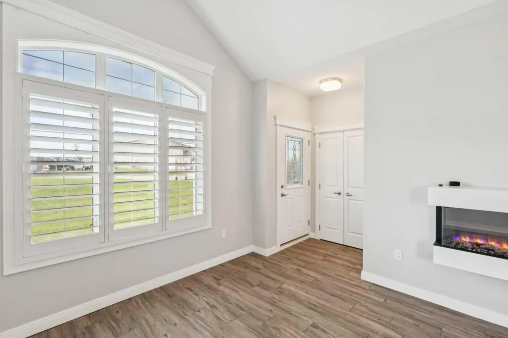 20 River Heights View Cochrane AB T4C 0M9