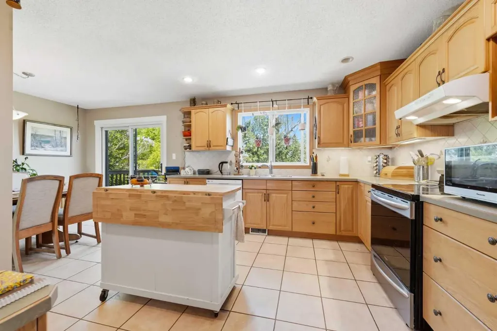 283082 Township Road 254 Rural Rocky View County AB T1Z 0L9
