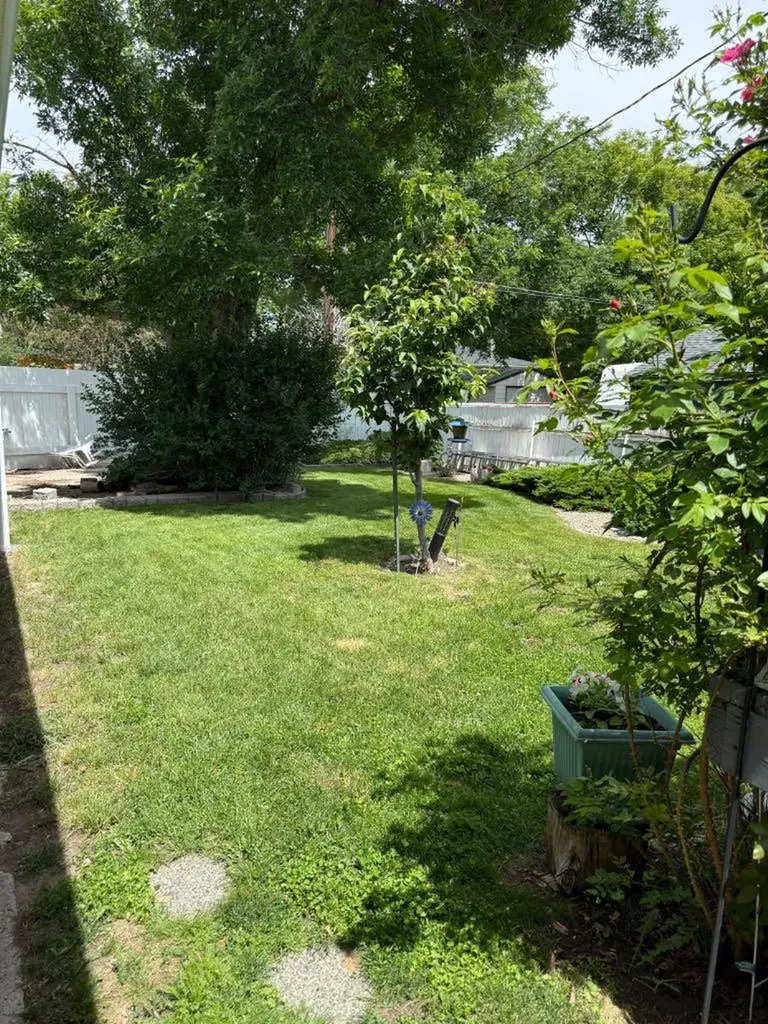 1325 13 Avenue S Lethbridge AB T1K0R6