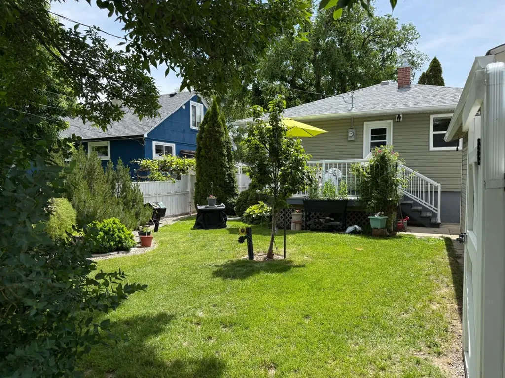 1325 13 Avenue S Lethbridge AB T1K0R6