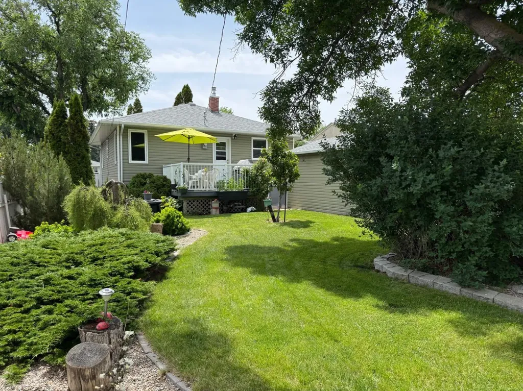 1325 13 Avenue S Lethbridge AB T1K0R6