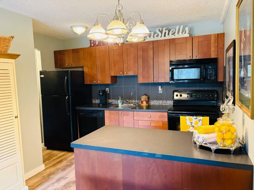 2010 11 Avenue SW Calgary AB T3C 0P1