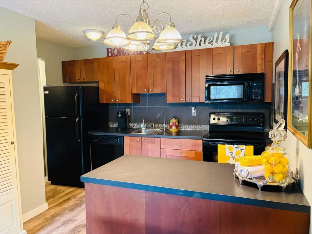 2010 11 Avenue SW Calgary AB T3C 0P1