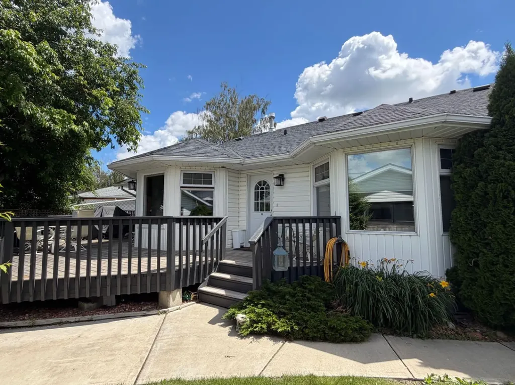 415 8 Street E Drumheller AB T0J0Y5
