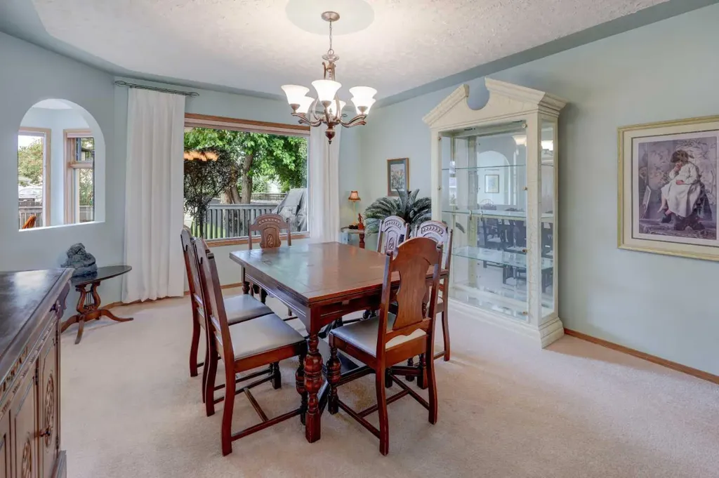 415 8 Street E Drumheller AB T0J0Y5
