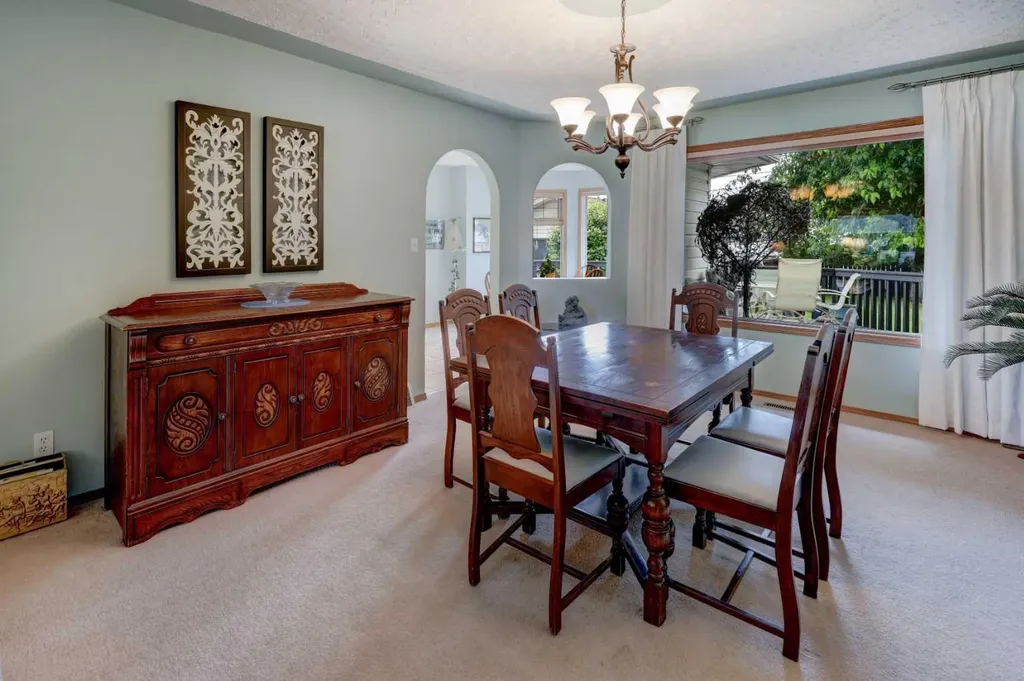 415 8 Street E Drumheller AB T0J0Y5