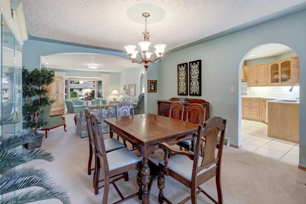 415 8 Street E Drumheller AB T0J0Y5