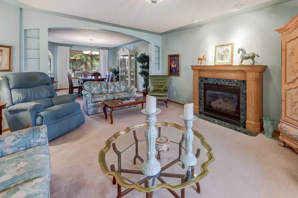 415 8 Street E Drumheller AB T0J0Y5