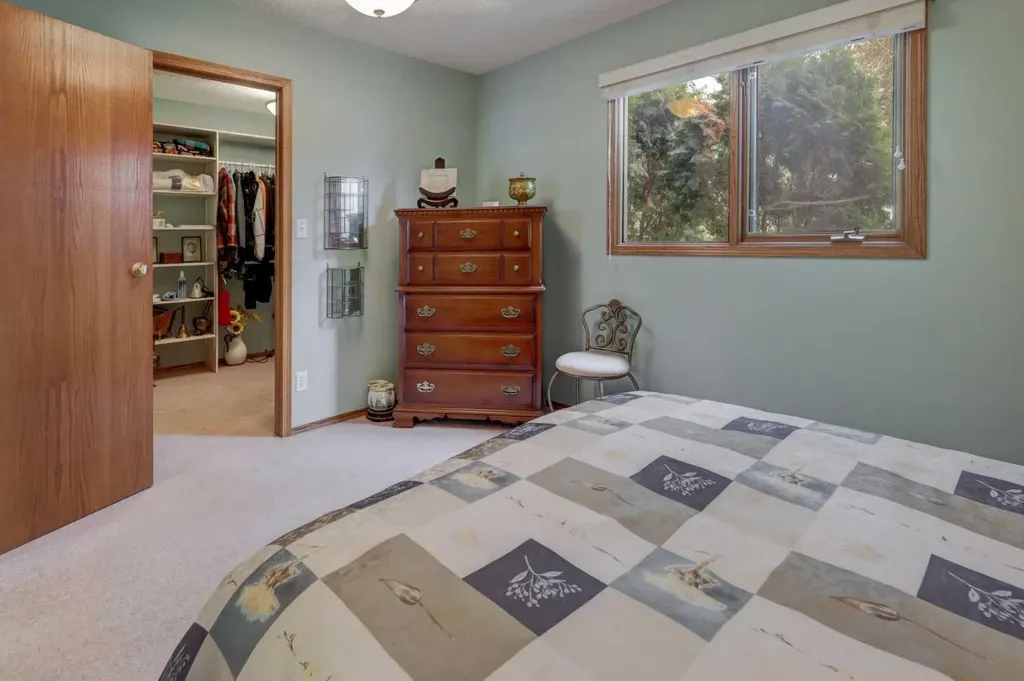 415 8 Street E Drumheller AB T0J0Y5