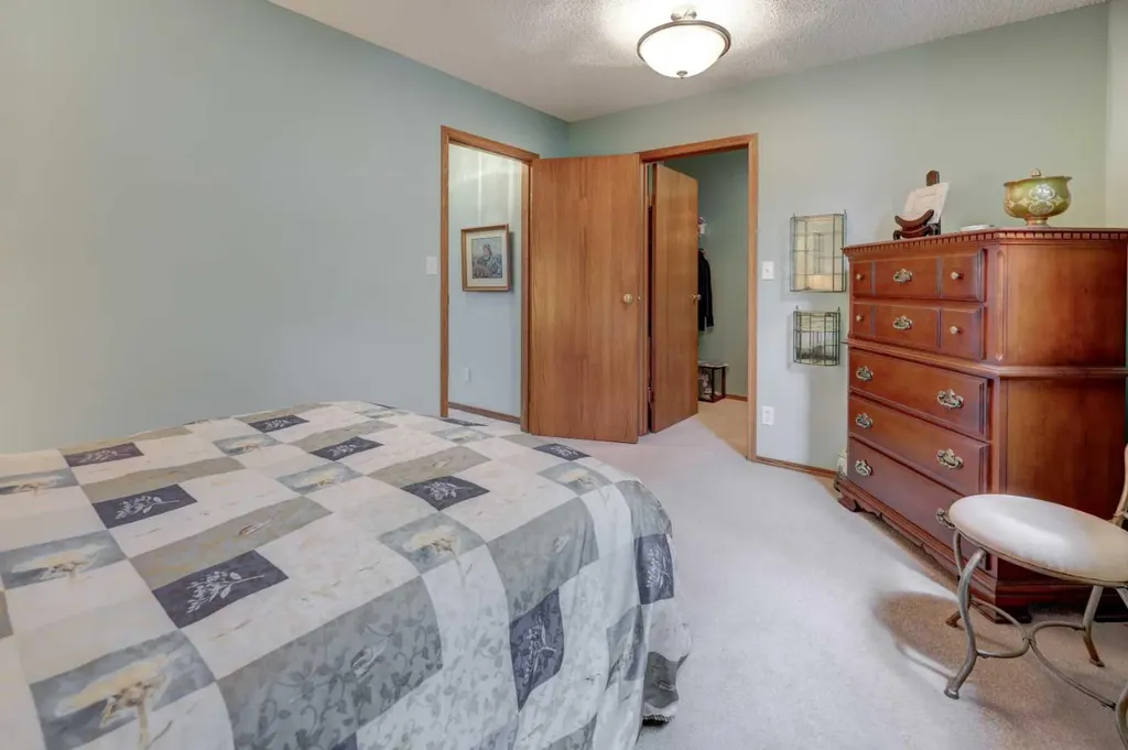 415 8 Street E Drumheller AB T0J0Y5