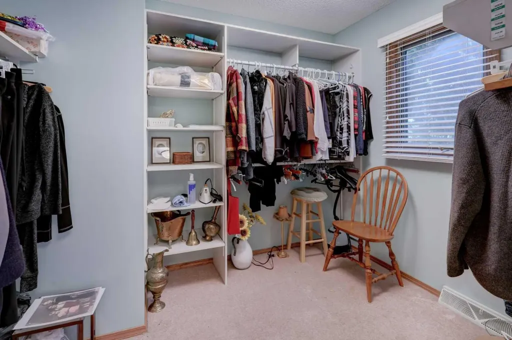 415 8 Street E Drumheller AB T0J0Y5