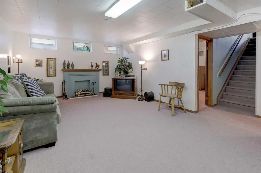 415 8 Street E Drumheller AB T0J0Y5