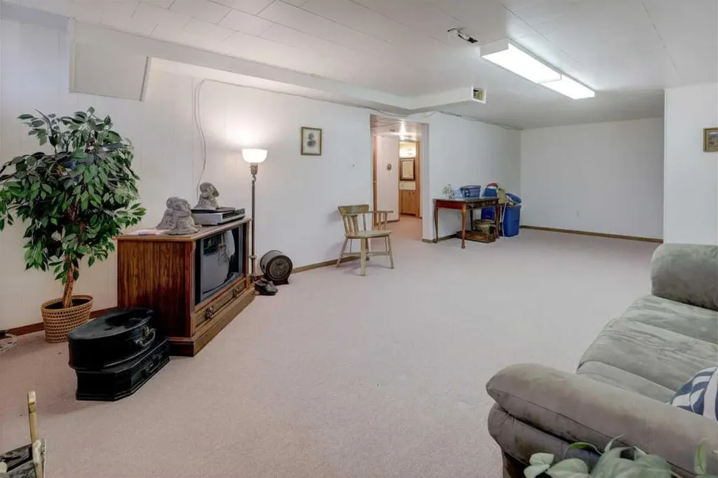 415 8 Street E Drumheller AB T0J0Y5