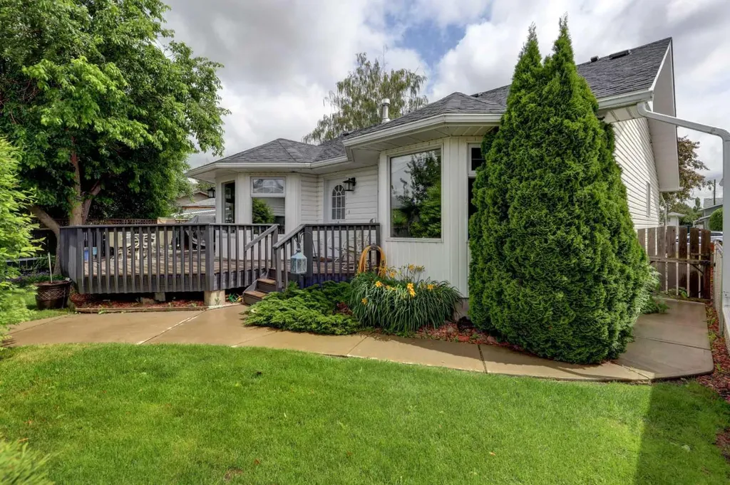 415 8 Street E Drumheller AB T0J0Y5