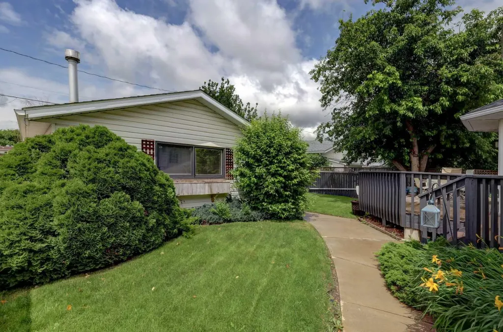 415 8 Street E Drumheller AB T0J0Y5