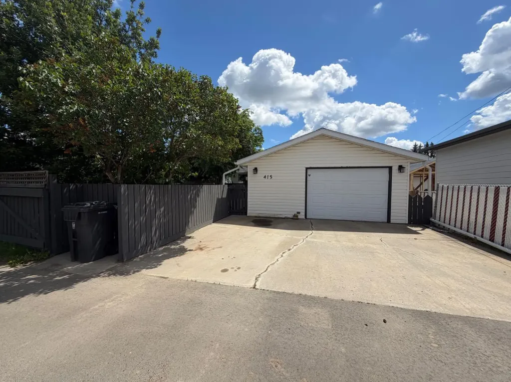 415 8 Street E Drumheller AB T0J0Y5