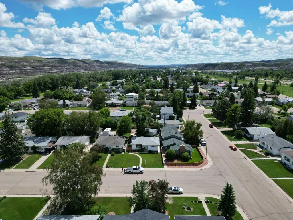 415 8 Street E Drumheller AB T0J0Y5