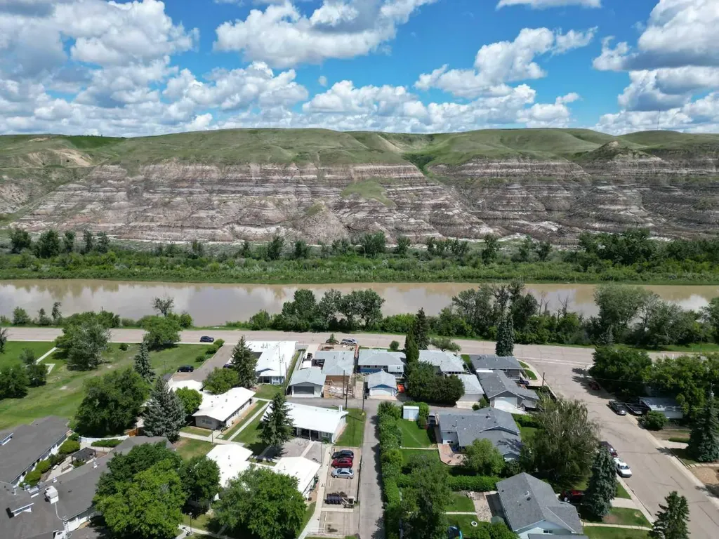 415 8 Street E Drumheller AB T0J0Y5