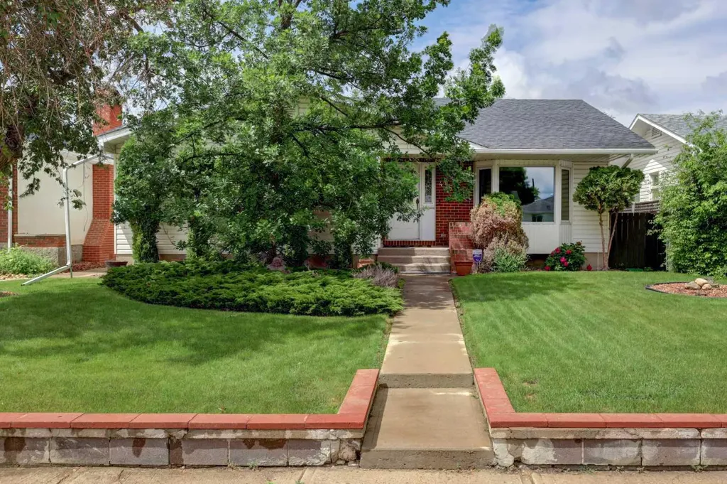 415 8 Street E Drumheller AB T0J0Y5