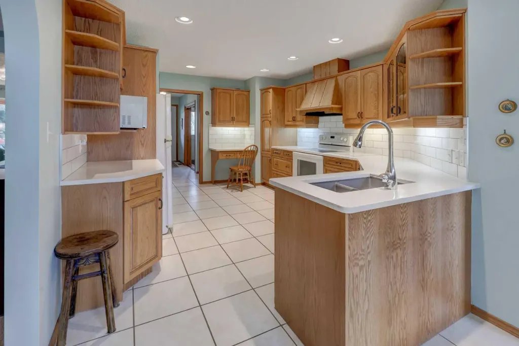 415 8 Street E Drumheller AB T0J0Y5