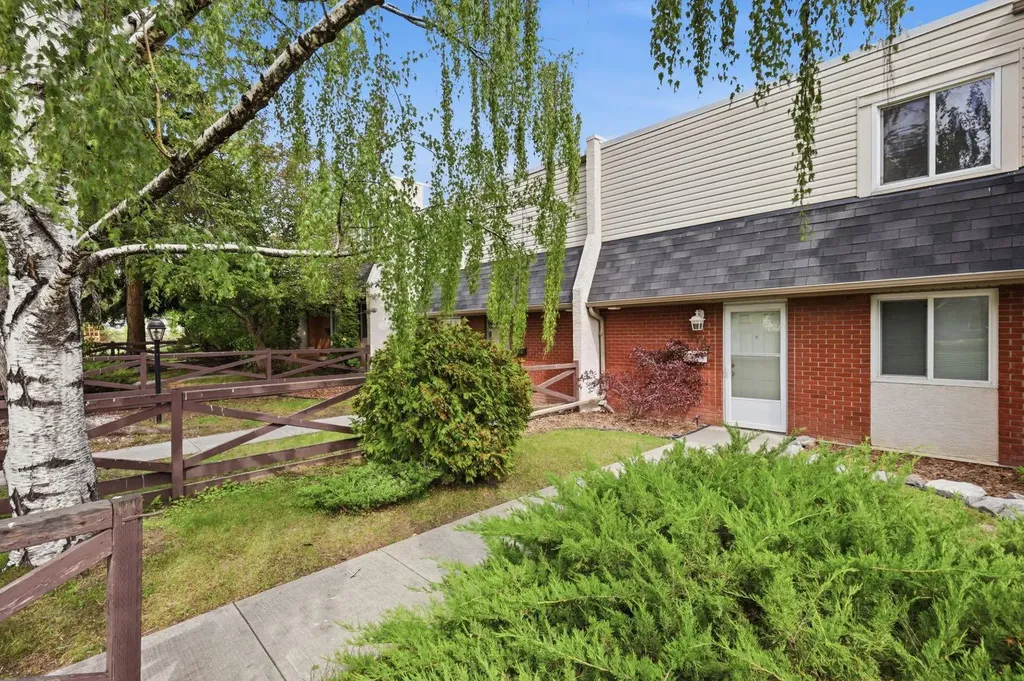 316 84 Avenue SE Calgary AB T2H1N4