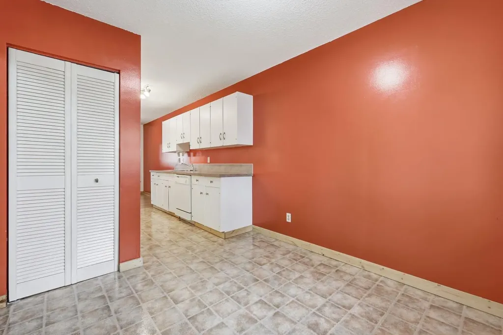 316 84 Avenue SE Calgary AB T2H1N4