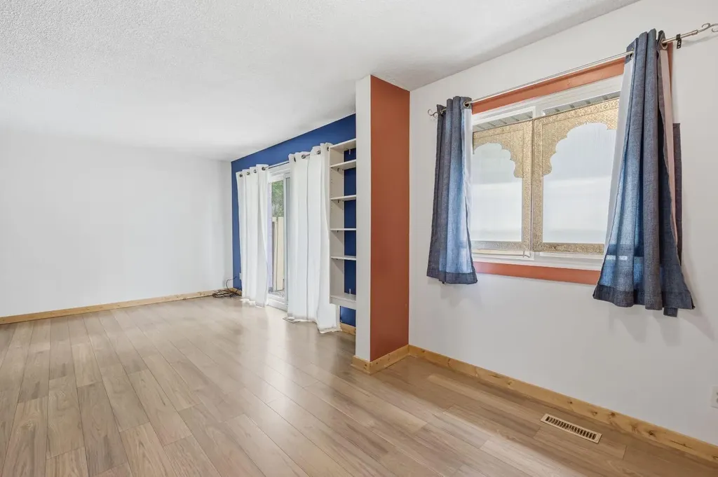 316 84 Avenue SE Calgary AB T2H1N4