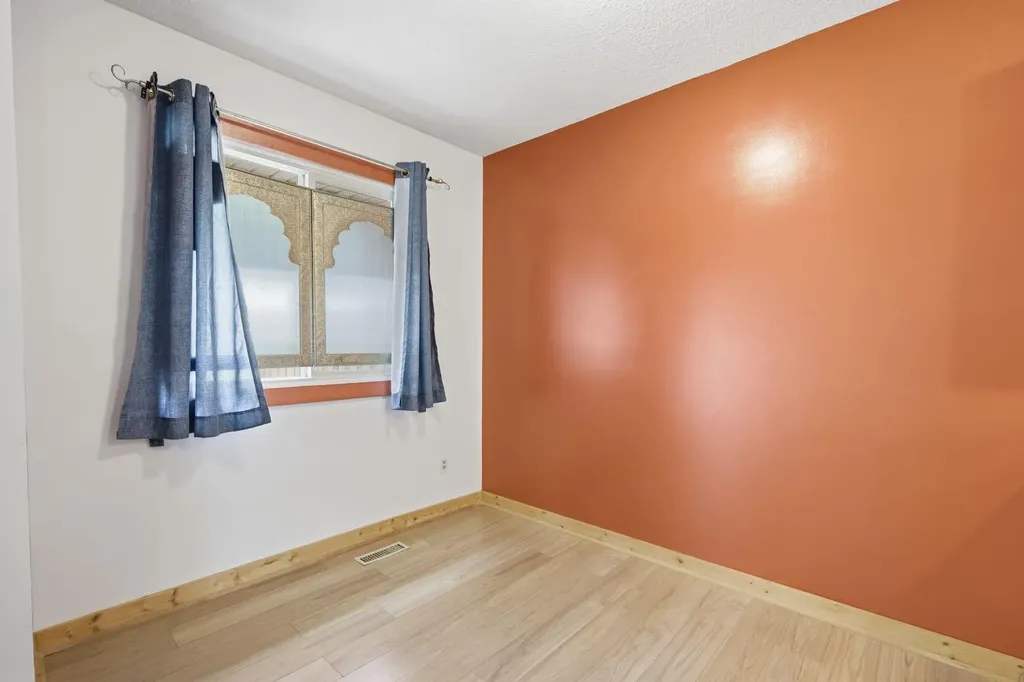 316 84 Avenue SE Calgary AB T2H1N4