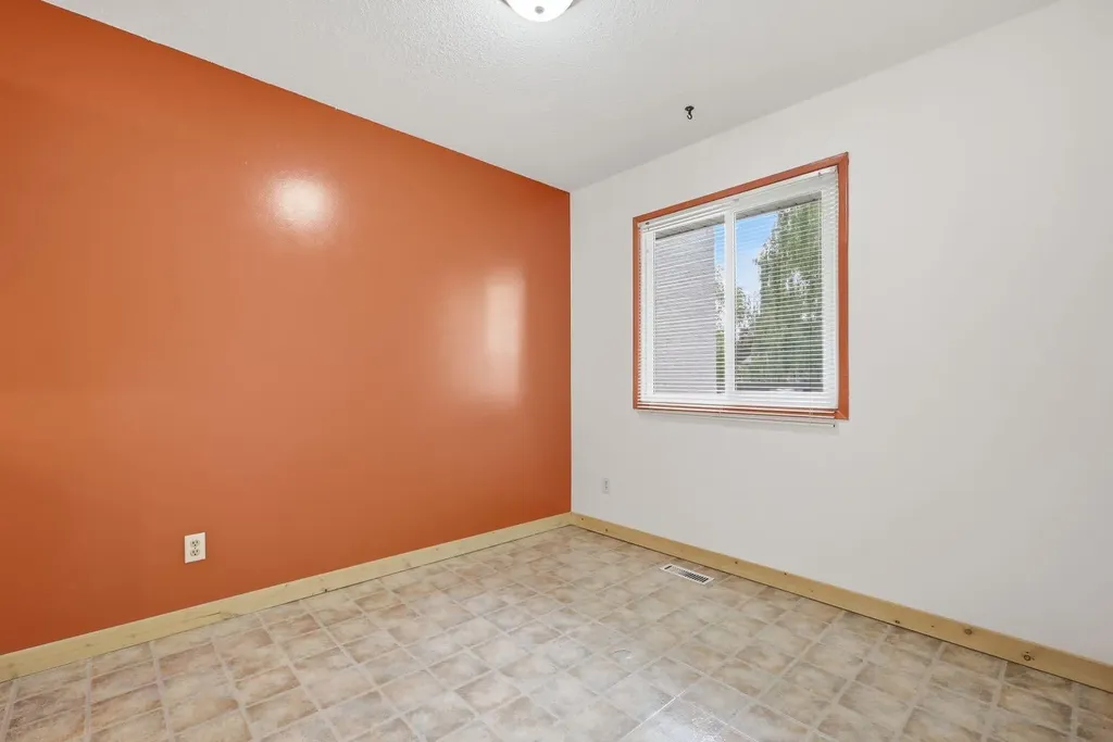 316 84 Avenue SE Calgary AB T2H1N4