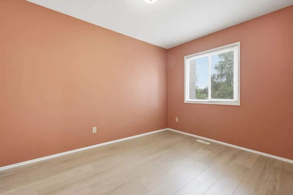 316 84 Avenue SE Calgary AB T2H1N4