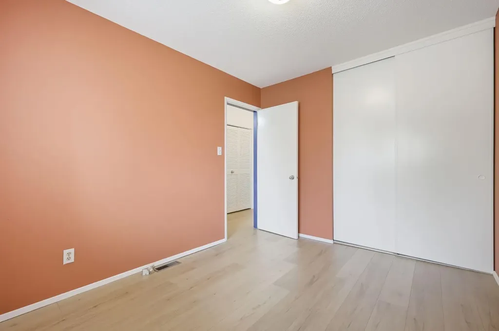 316 84 Avenue SE Calgary AB T2H1N4