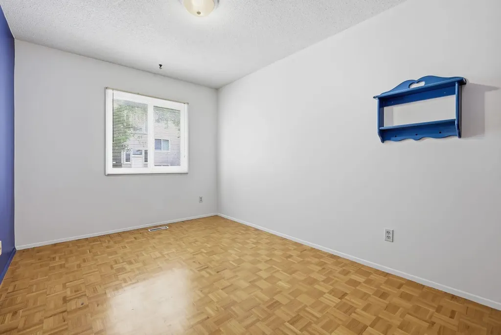 316 84 Avenue SE Calgary AB T2H1N4