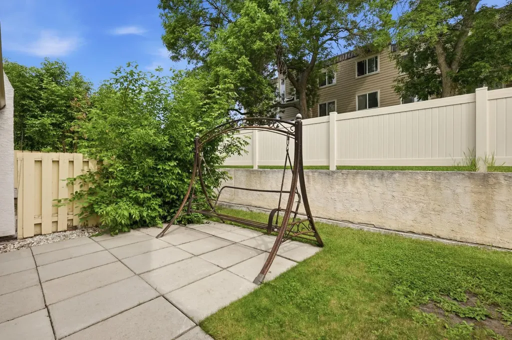 316 84 Avenue SE Calgary AB T2H1N4