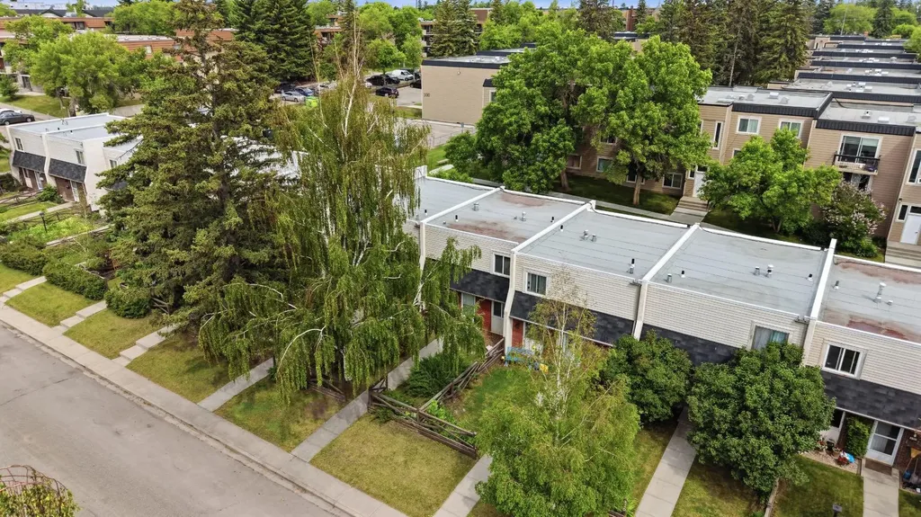 316 84 Avenue SE Calgary AB T2H1N4