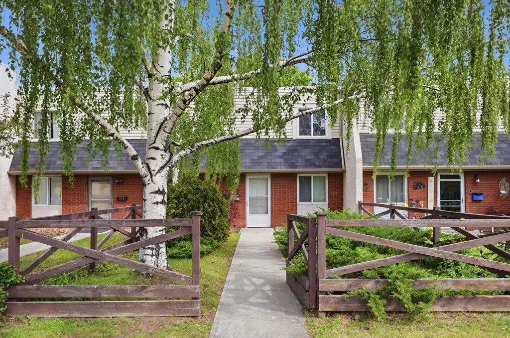 316 84 Avenue SE Calgary AB T2H1N4