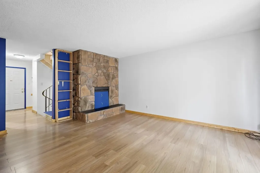 316 84 Avenue SE Calgary AB T2H1N4