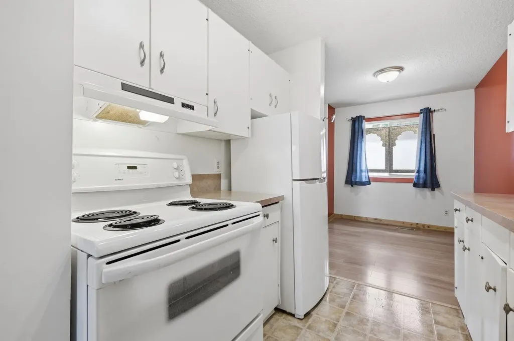 316 84 Avenue SE Calgary AB T2H1N4