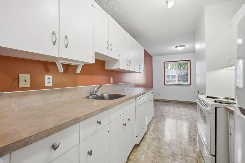 316 84 Avenue SE Calgary AB T2H1N4