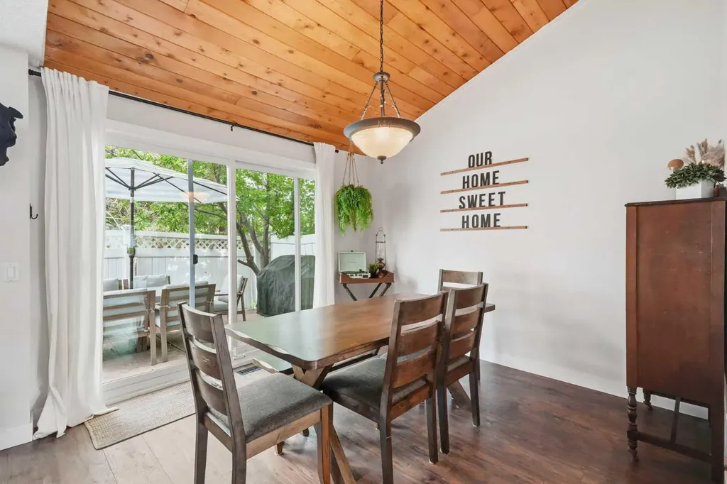 228 Theodore Place NW Calgary AB T2K 5S1