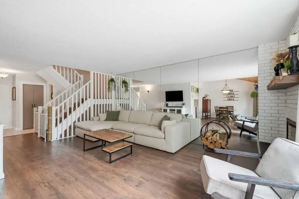 228 Theodore Place NW Calgary AB T2K 5S1