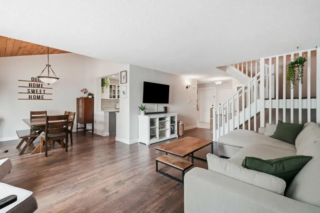 228 Theodore Place NW Calgary AB T2K 5S1