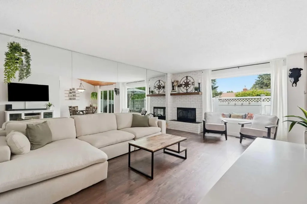 228 Theodore Place NW Calgary AB T2K 5S1
