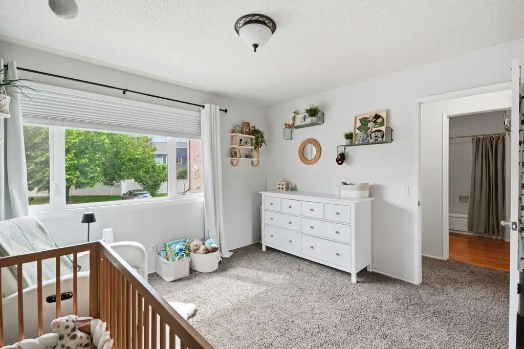 228 Theodore Place NW Calgary AB T2K 5S1