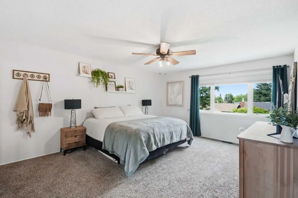 228 Theodore Place NW Calgary AB T2K 5S1