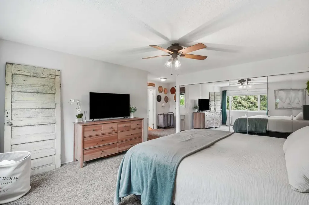228 Theodore Place NW Calgary AB T2K 5S1