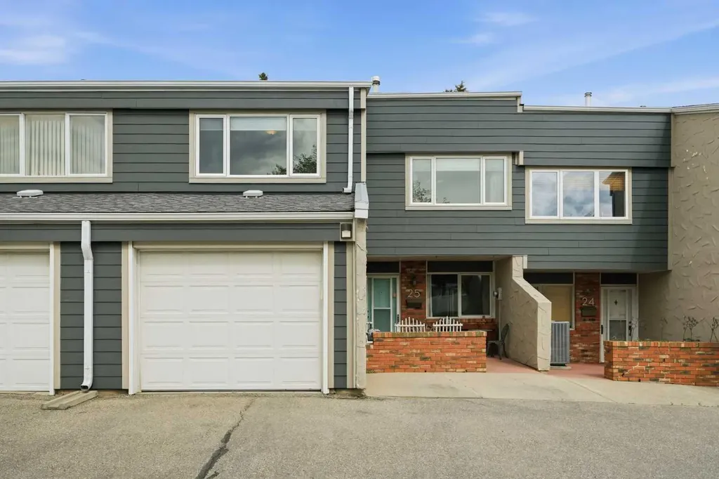 228 Theodore Place NW Calgary AB T2K 5S1