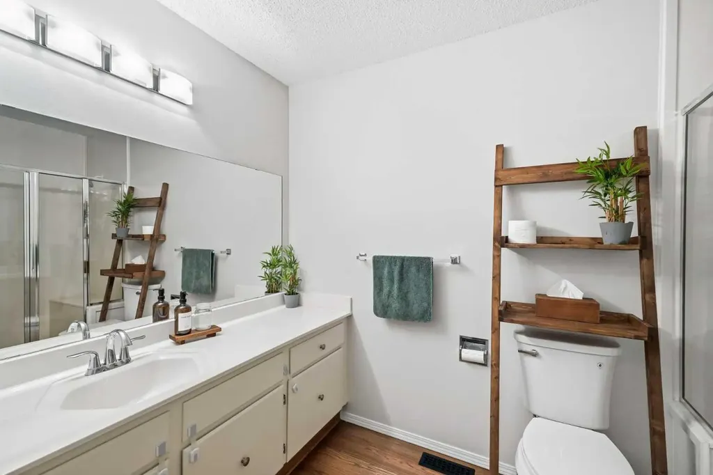 228 Theodore Place NW Calgary AB T2K 5S1